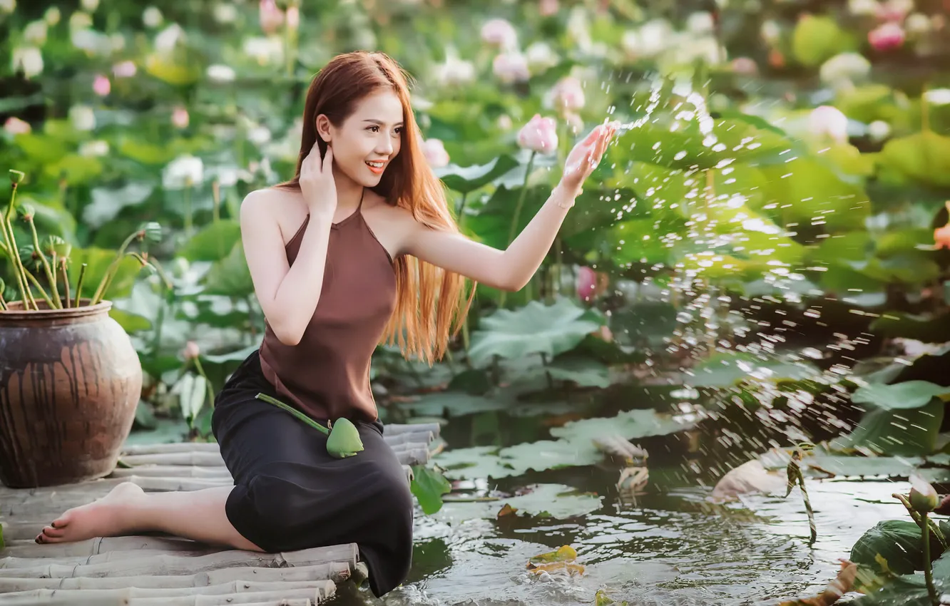 Фото обои девушка, озеро, лилии