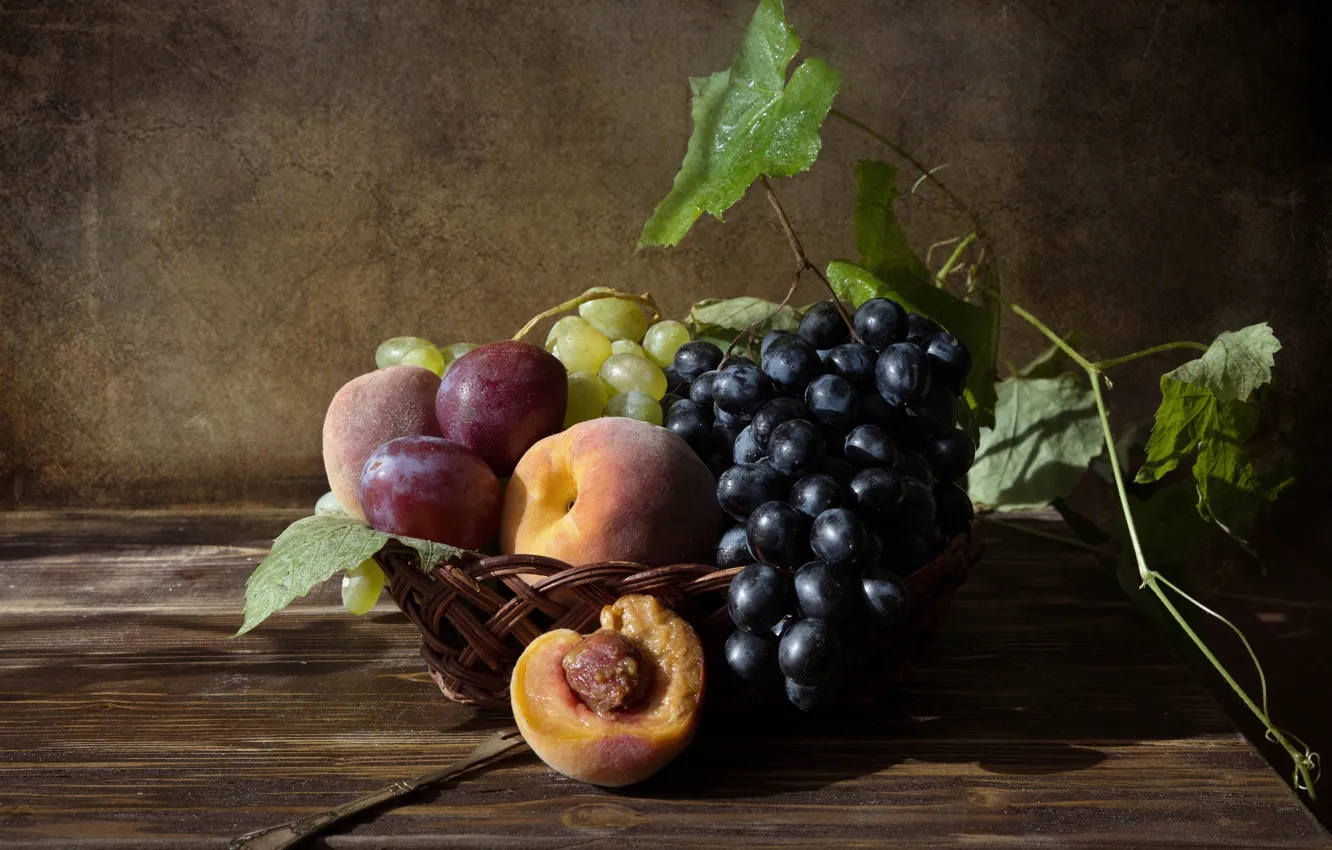 Фото обои виноград, фрукты, натюрморт, персики, сливы