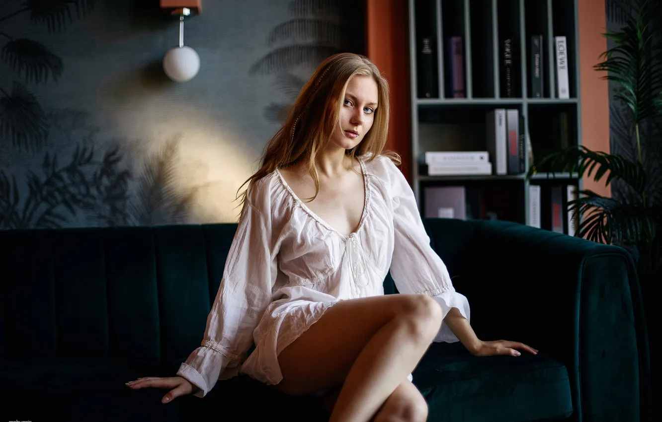 Фото обои девушка, model, women, blonde, plants, sitting, couch, white dress