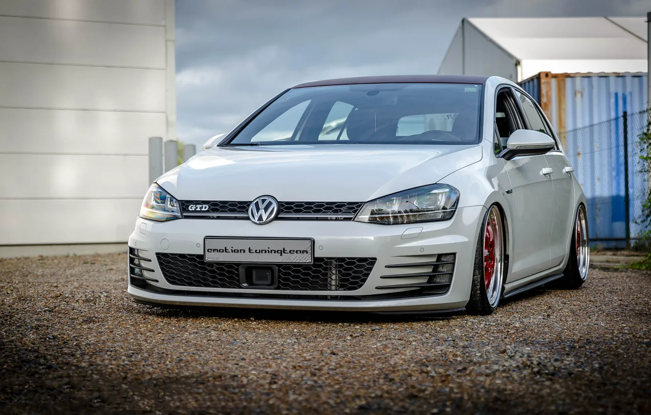 Фото обои Volkswagen, red, white, wheels, Golf, GTI