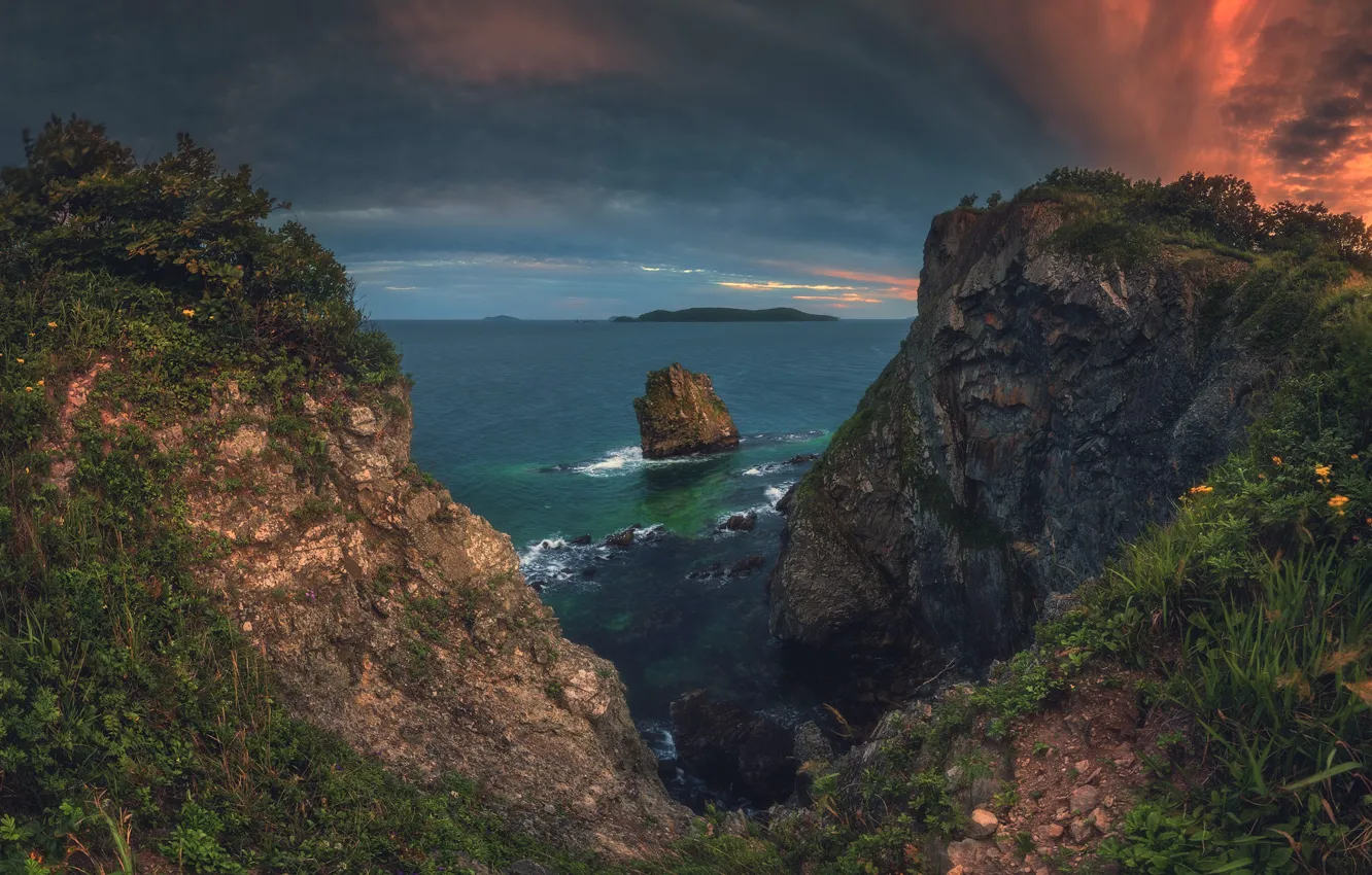 Фото обои море, пейзаж, природа, скалы, растительность, вечер, Андрей Кровлин