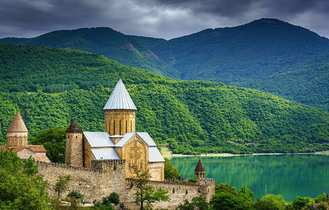 Фото обои горы, крепость, Грузия, Ananuri