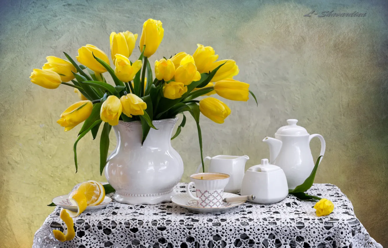 Фото обои лимон, чай, тюльпаны, посуда, натюрморт