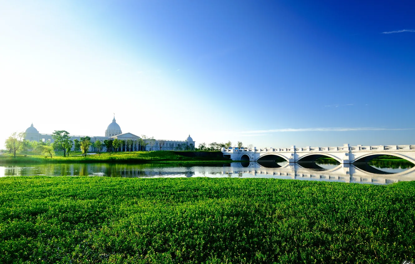 Фото обои зелень, небо, трава, мост, река, здание, растения, арки