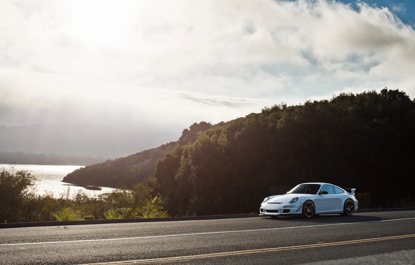 Фото обои дорога, белый, небо, облака, разметка, white, porsche, порше