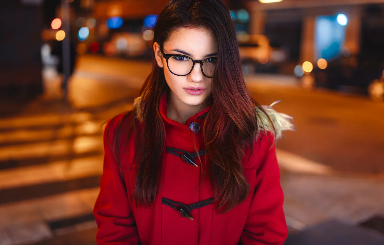 Фото обои girl, long hair, photo, model, street, lips, face, coat