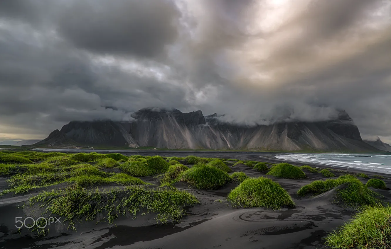 Фото обои пляж, небо, трава, горы, тучи, Исландия