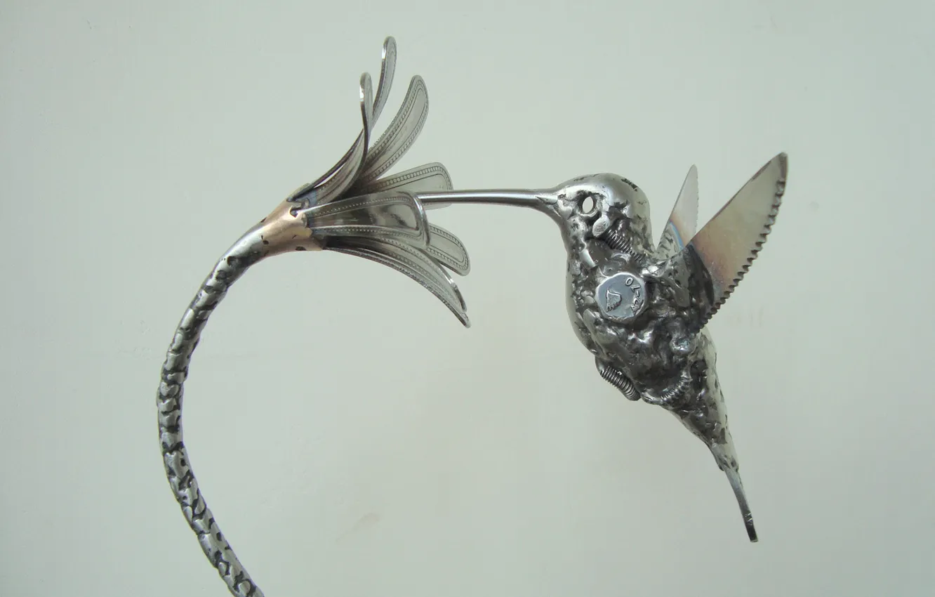 Фото обои цветок, металл, птица, колибри