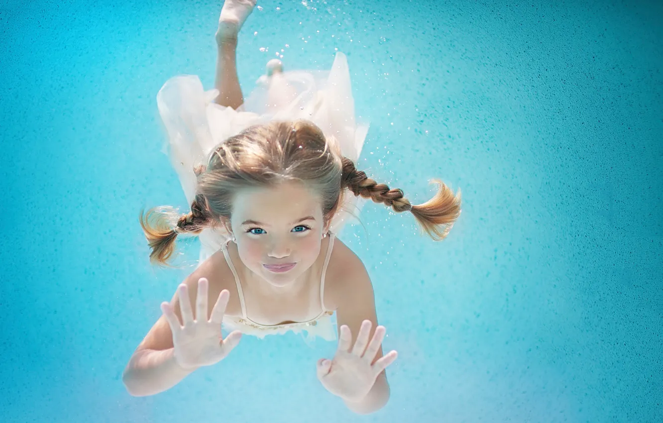 Фото обои девочка, косички, под водой, плавание, Happy Summer