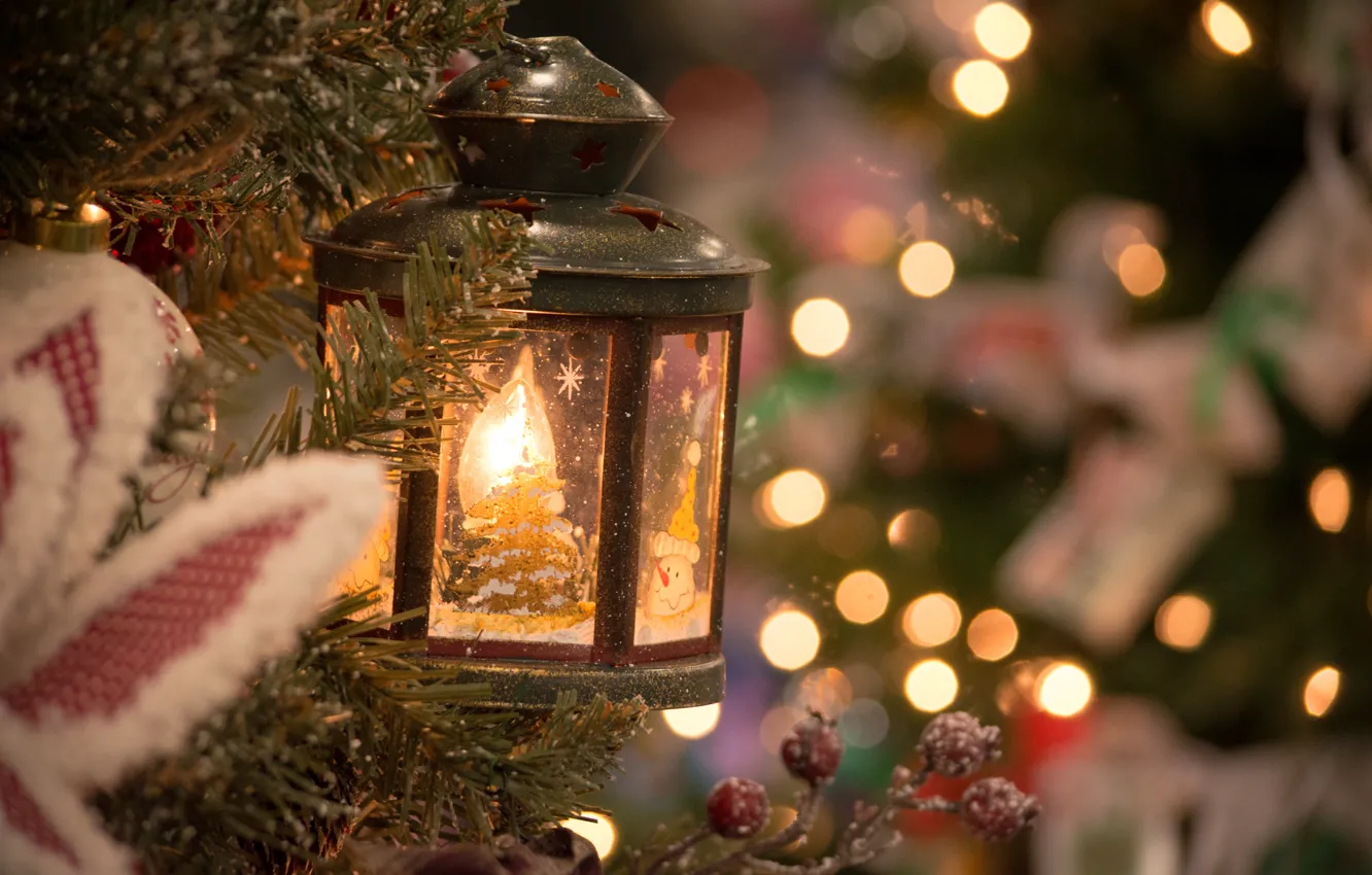 Фото обои украшения, ветки, огни, праздник, елка, Рождество, фонарь, Новый год