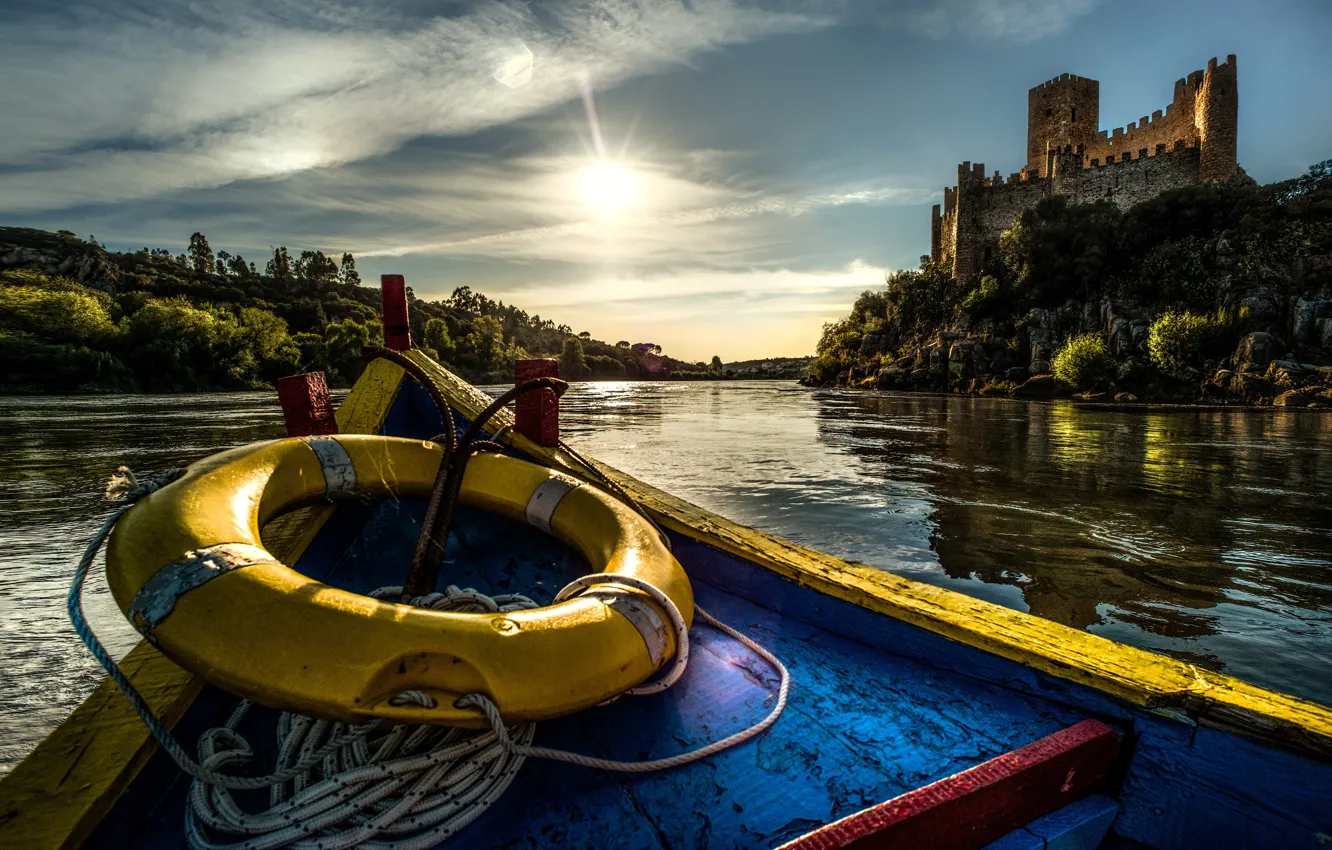 Фото обои река, замок, лодка, Португалия, Portugal, спасательный круг, Tagus River, река Тежу