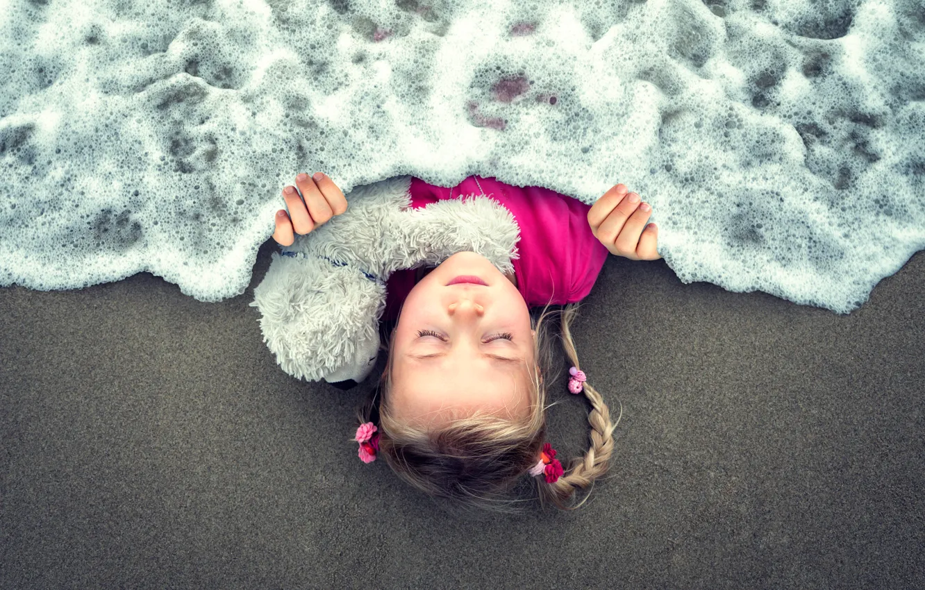 Фото обои пена, отдых, волна, девочка, Dreaming of the ocean