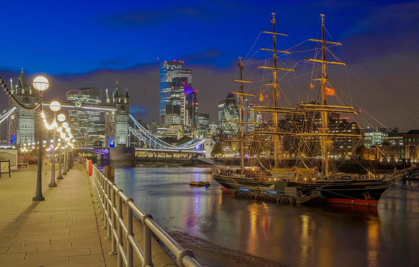 Фото обои мост, река, корабль, Англия, Лондон, парусник, фонари, ночной город