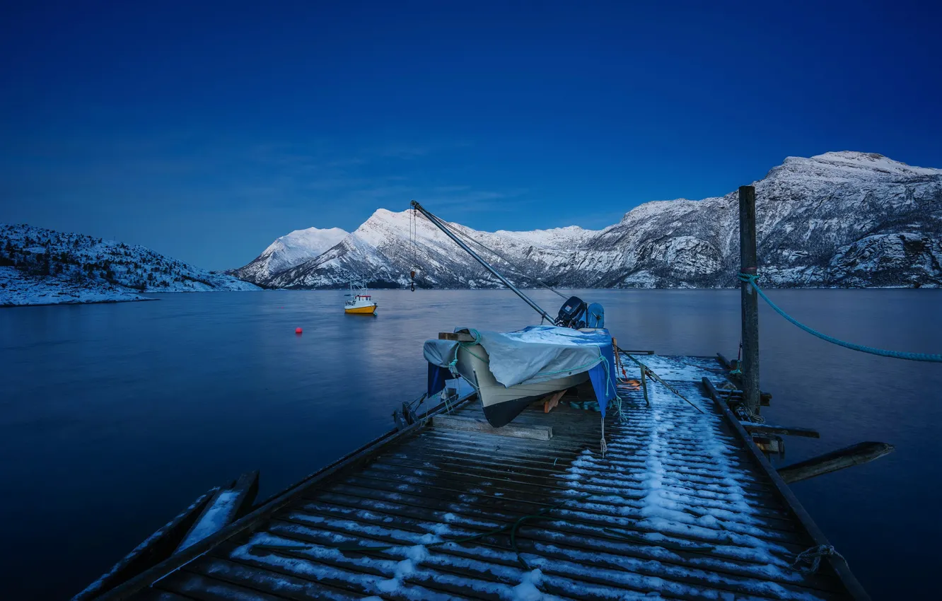 Фото обои зима, море, снег, горы, лодка, бухта, причал, Норвегия