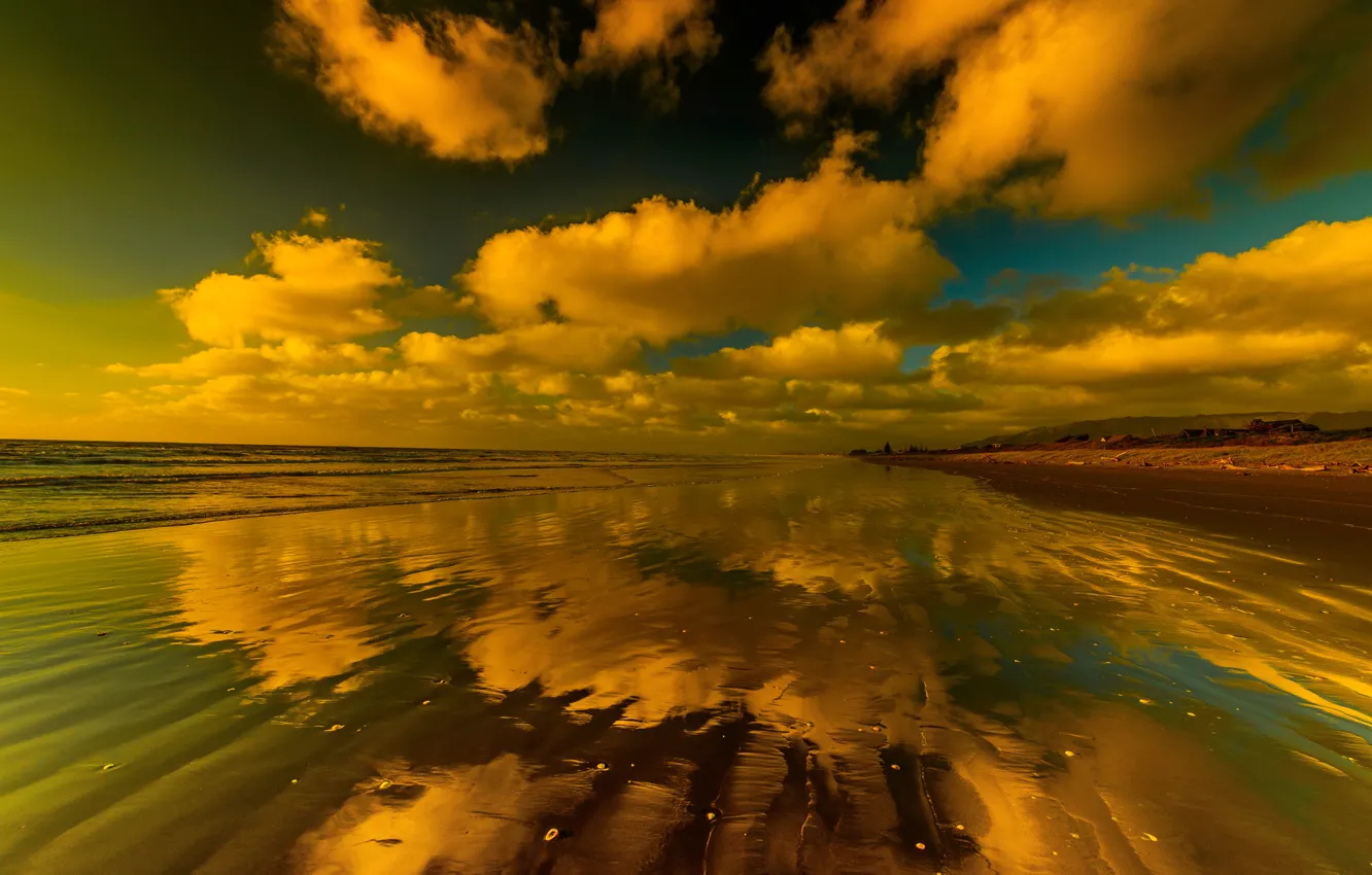 Фото обои море, небо, облака, отражение, побережье, горизонт