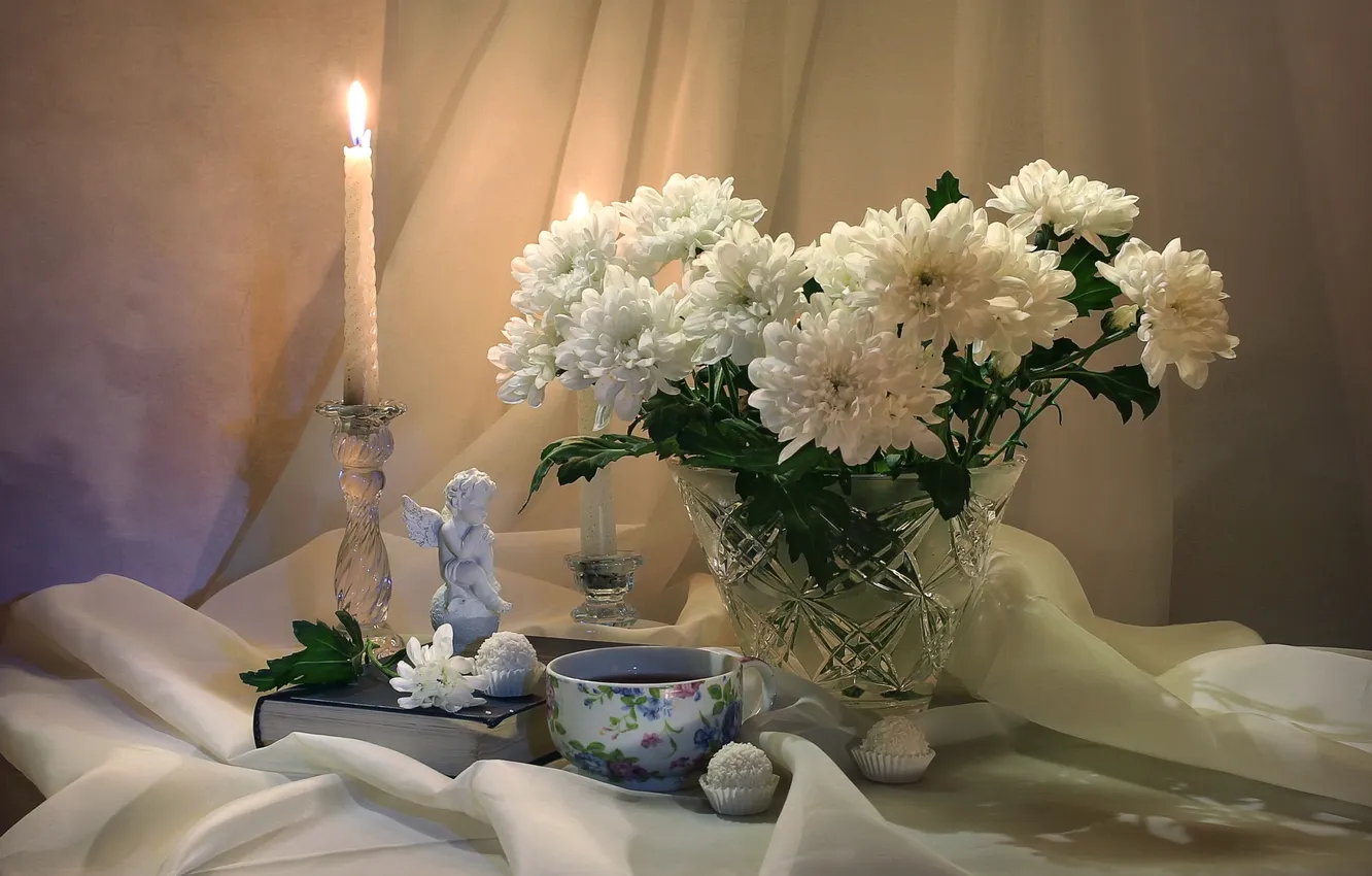 Фото обои чай, свеча, ангел, конфеты, натюрморт, хризантемы