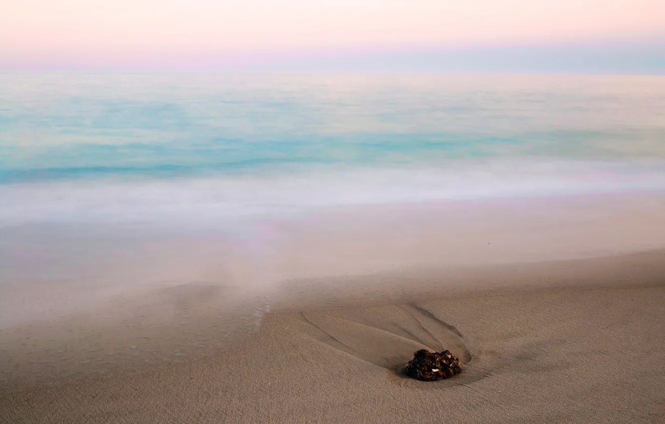 Фото обои море, пляж, камень, утро