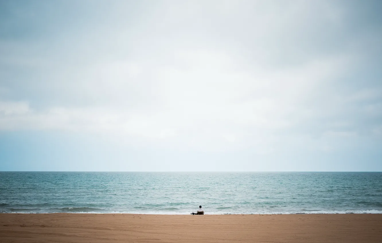 Фото обои beach, sky, big, blue, lake, alone, man, solitude