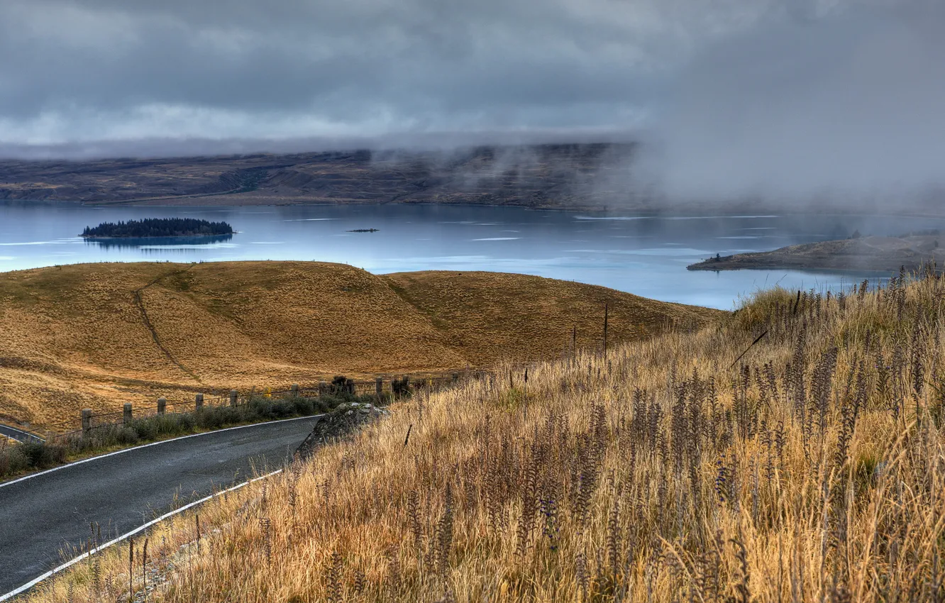 Фото обои дорога, туман, озеро, остров