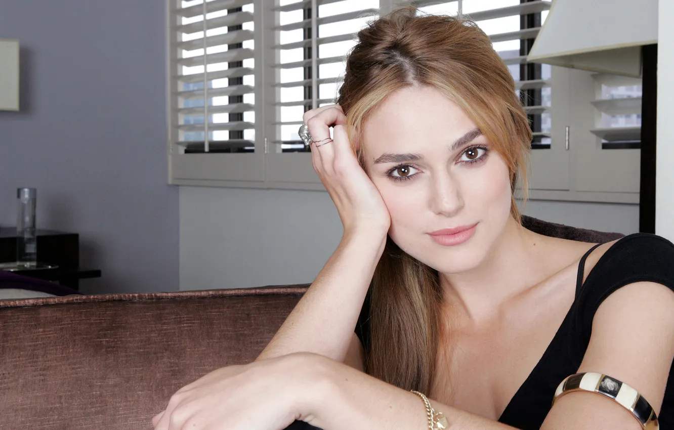 Фото обои фото, комната, актриса, кира найтли, keira knightley