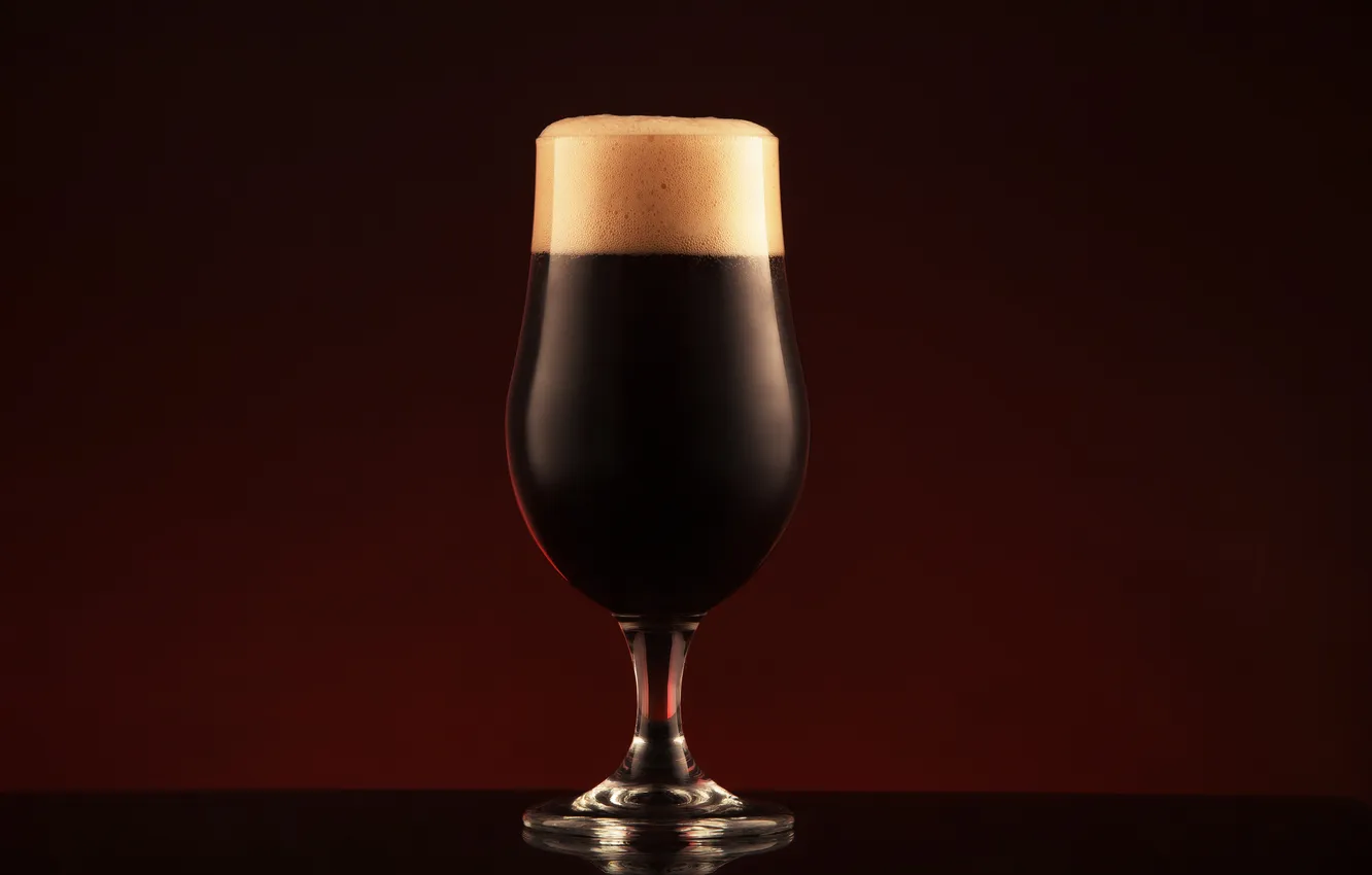 Фото обои dark, bar, brown, beer, drink, cold, closeup, alcohol