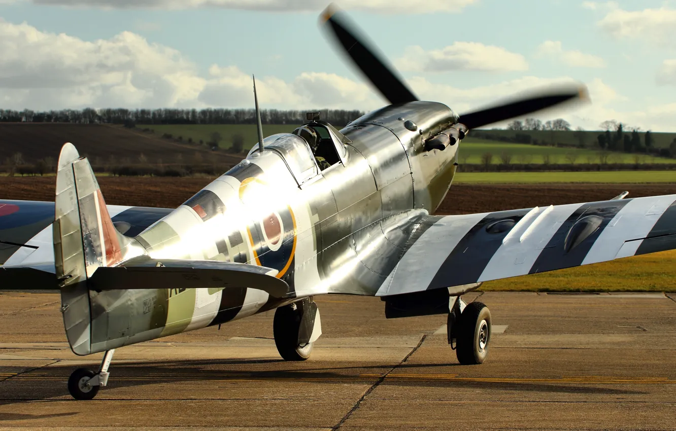 Фото обои истребитель, британский, одномоторный, Supermarine, Spitfire Mk. XIV