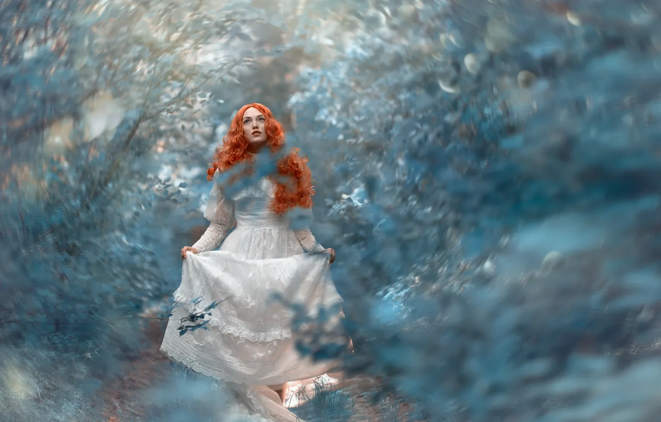Фото обои девушка, настроение, размытость, рыжая, белое платье, рыжеволосая, длинные волосы, Tanya Markova