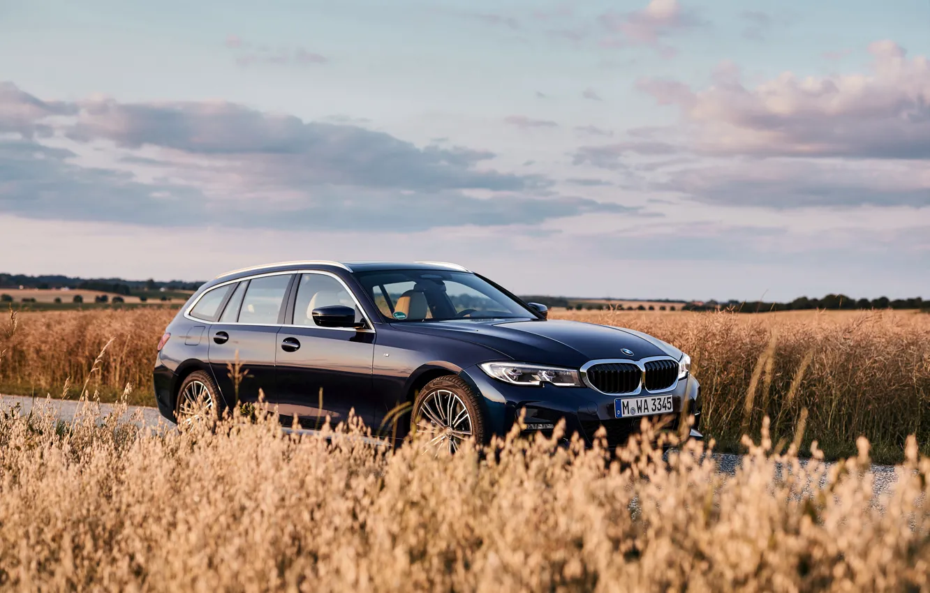 Фото обои поле, BMW, 3-series, универсал, тёмно-синий, 3er, 2020, G21