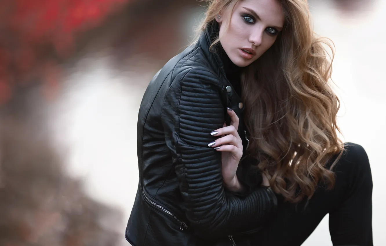 Фото обои взгляд, девушка, поза, портрет, куртка, длинные волосы, Антон Ловченко