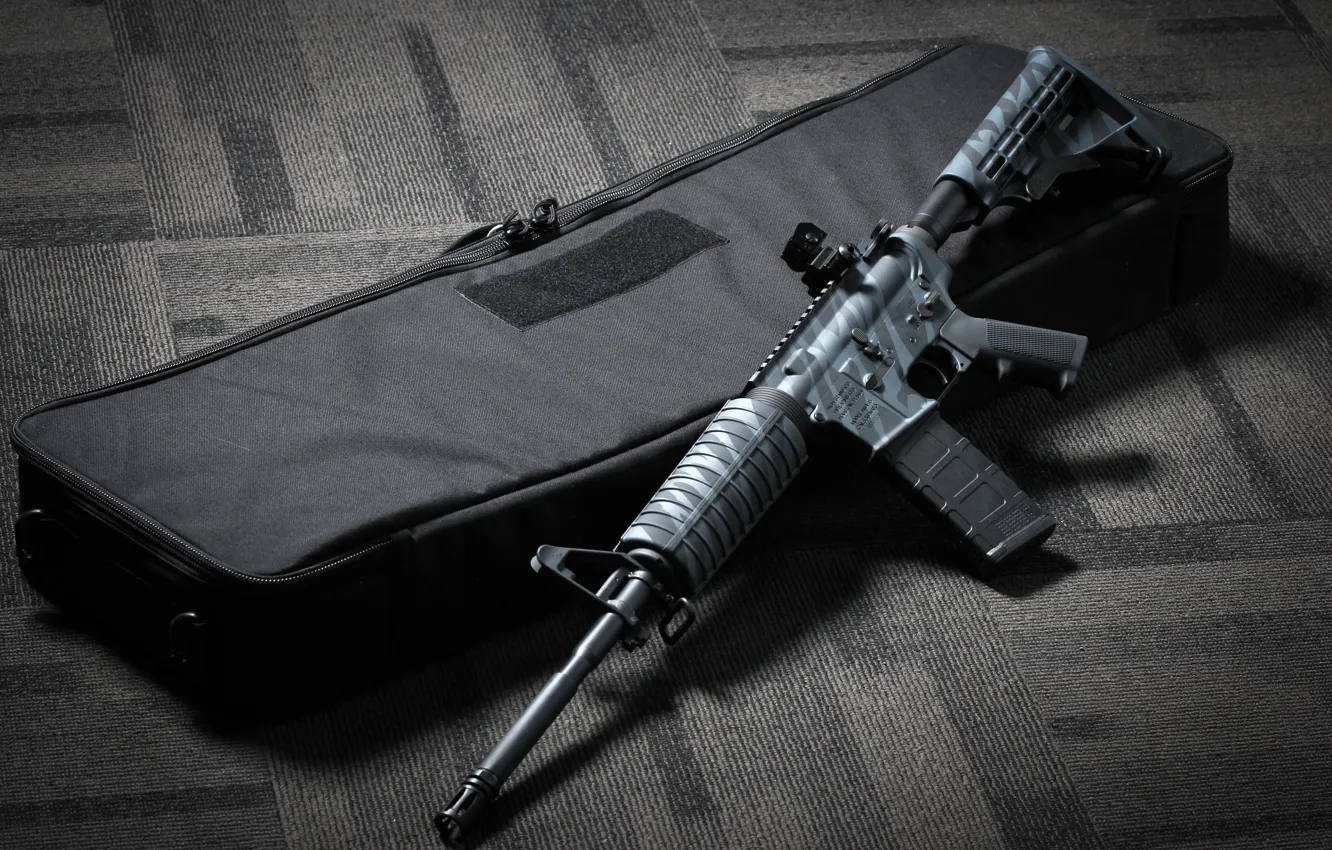 Фото обои оружие, чемодан, AR 15, штурмовая винтовка