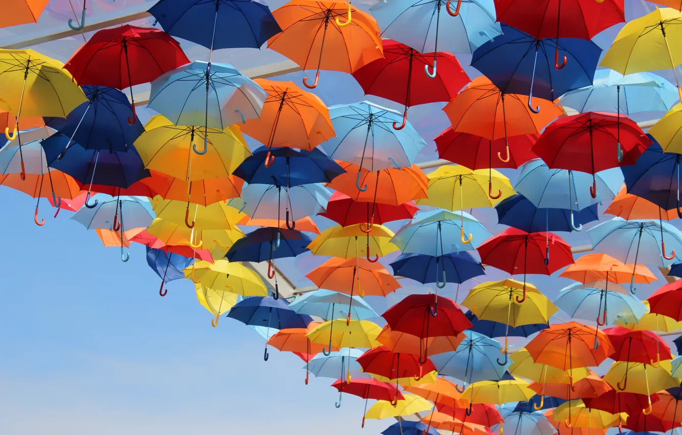 Фото обои небо, яркие, зонтики, разноцветные