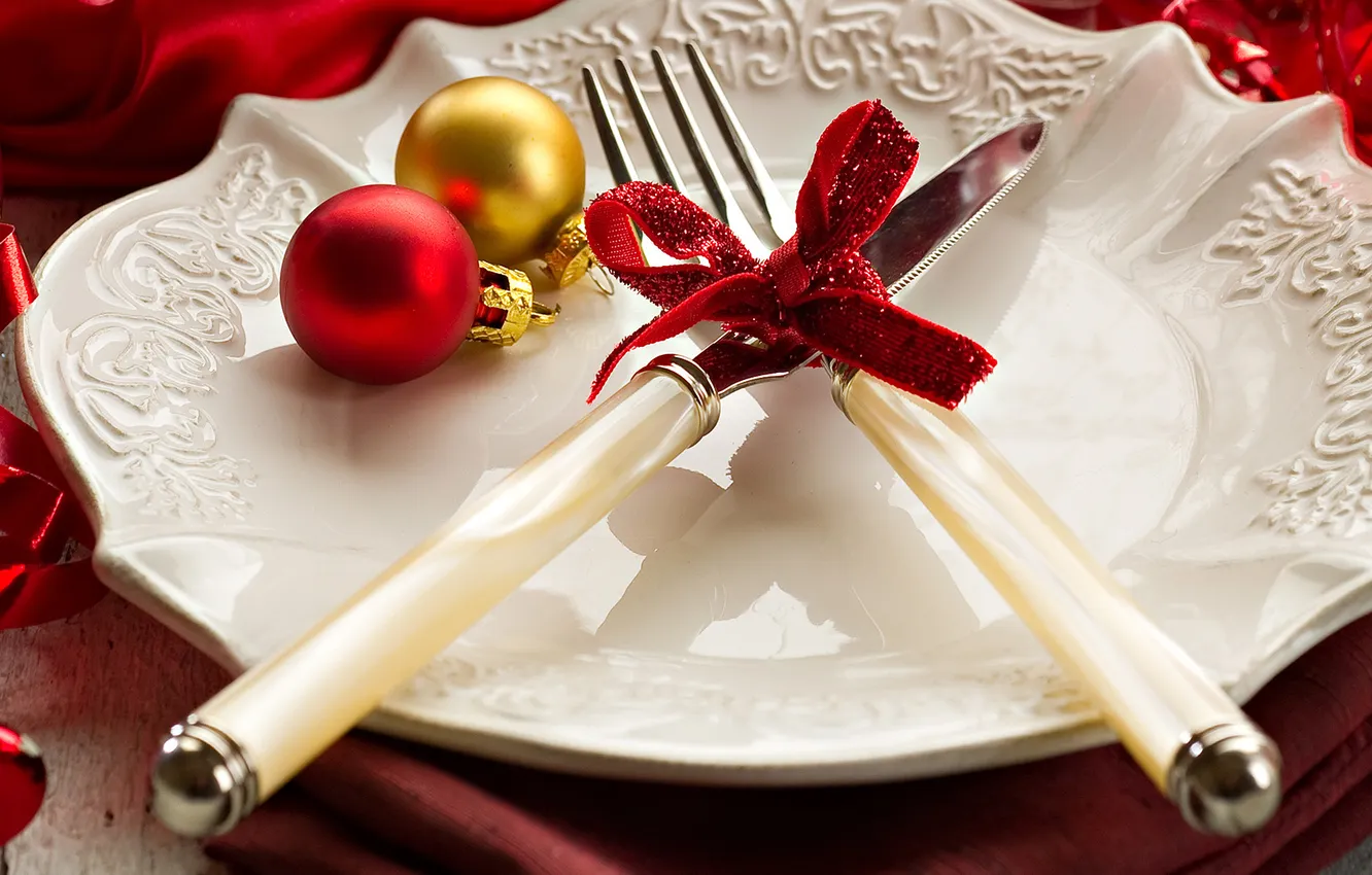 Фото обои макро, праздник, шары, новый год, нож, лента, посуда, колокольчик