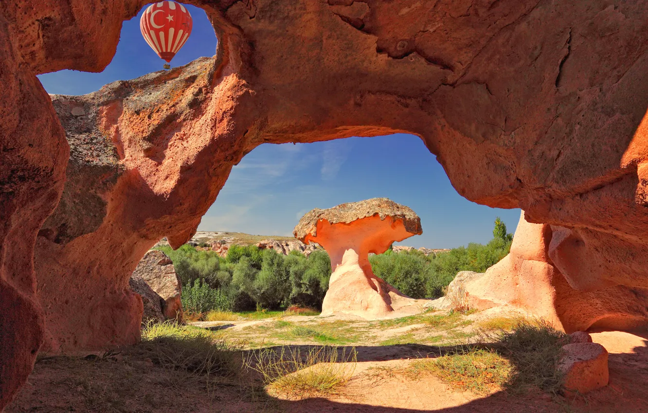 Фото обои пейзаж, природа, воздушный шар, камни, скалы, растительность, каньон, Турция
