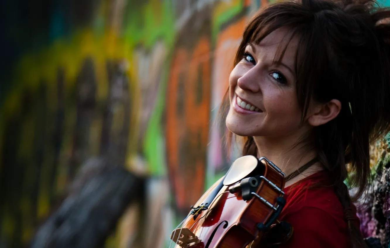 Фото обои улыбка, граффити, скрипка, violin, Линдси Стирлинг, Lindsey Stirling