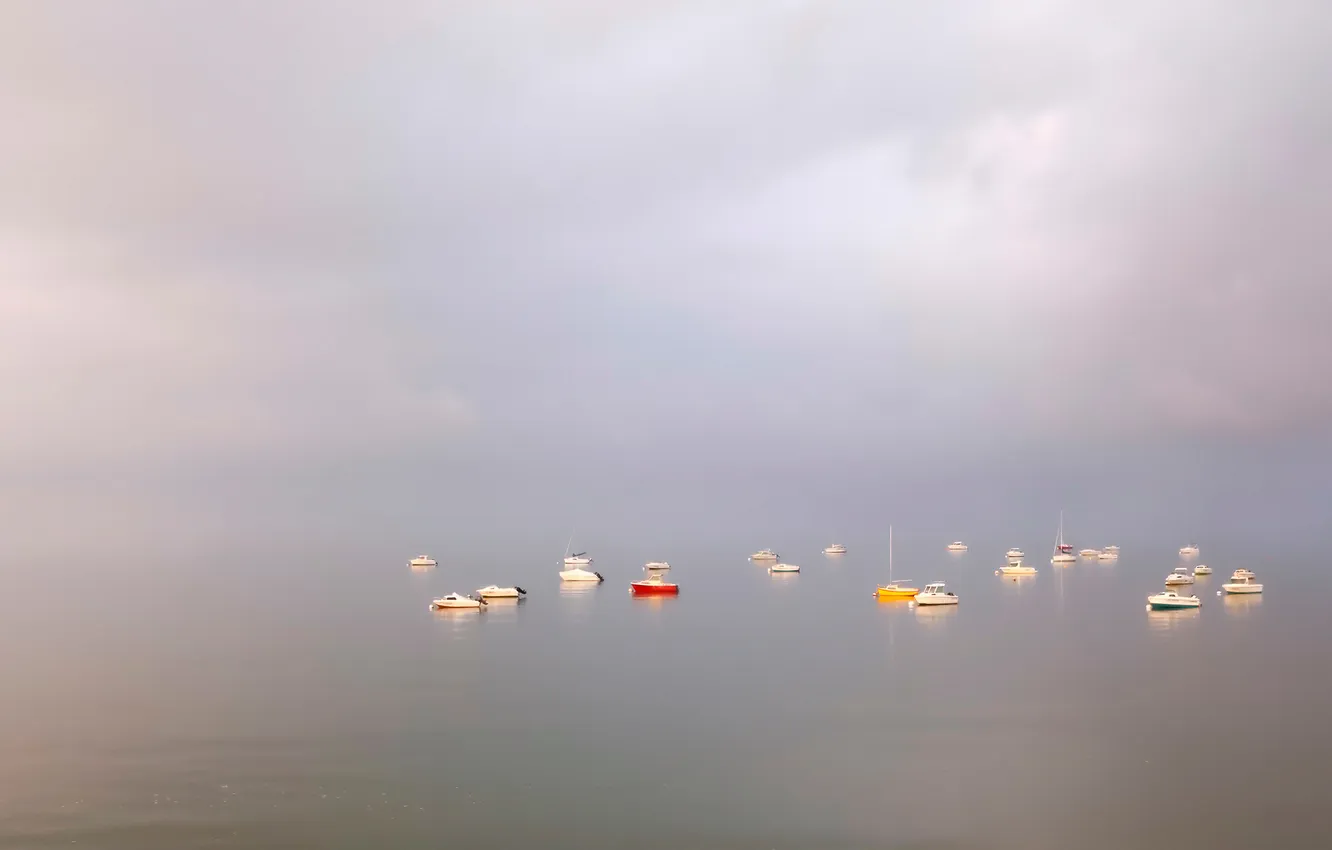 Фото обои море, небо, облака, лодка, бухта, яхта, штиль