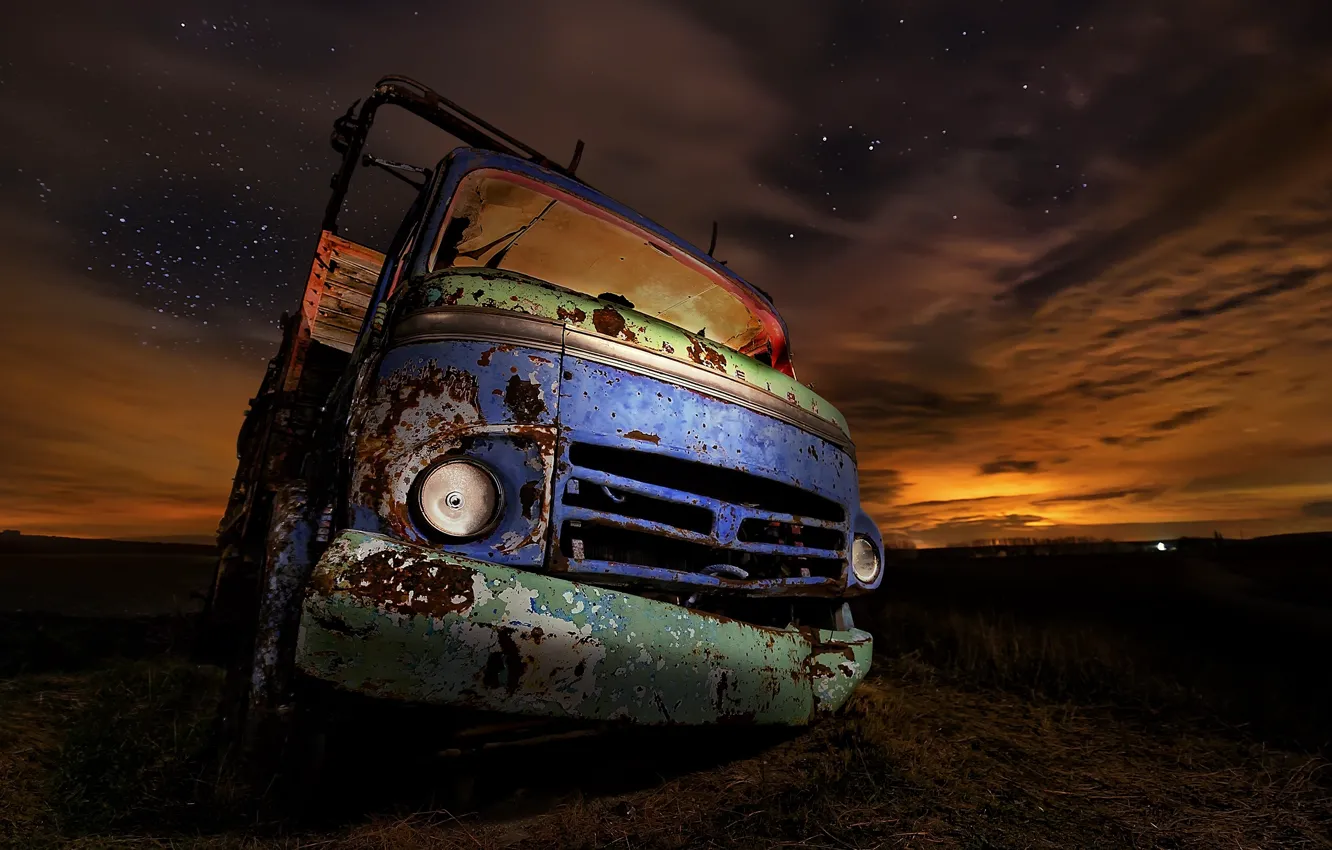 Фото обои машина, ночь, ржавый, грузовик