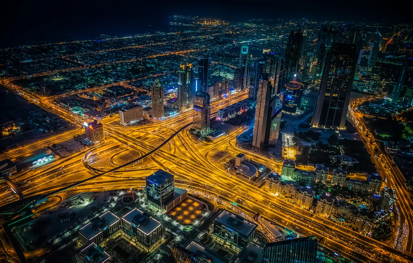 Фото обои ночь, огни, дороги, дома, небоскребы, панорама, Дубай, мегаполис