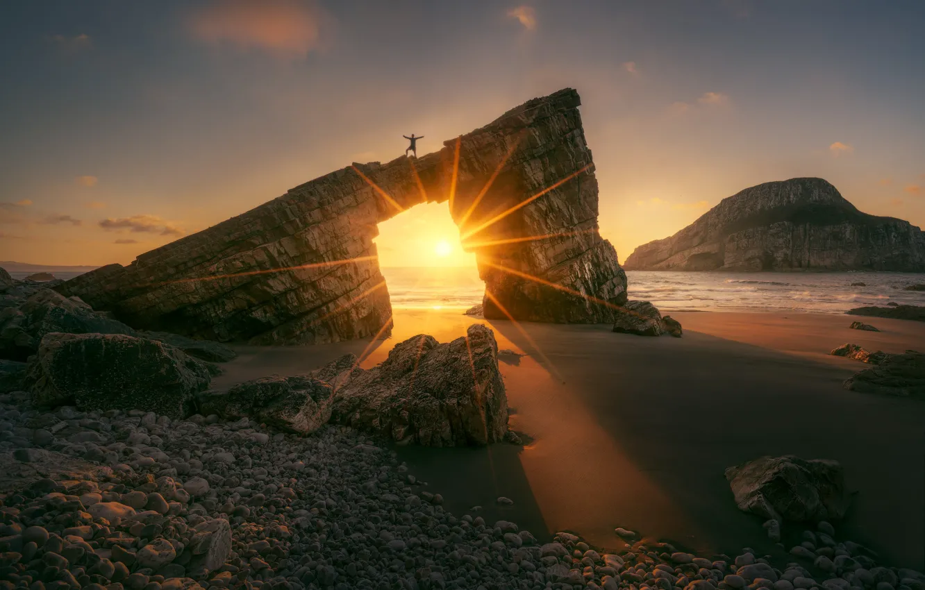 Фото обои море, закат, скалы, берег, человек, арка