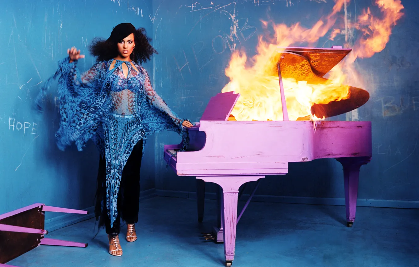 Фото обои Alicia Keys, Singer, Burning Piano