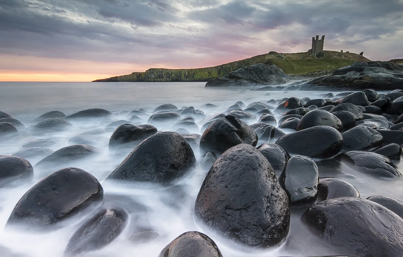 Фото обои небо, вода, камни, замок, берег, Castle, Dunstanburgh