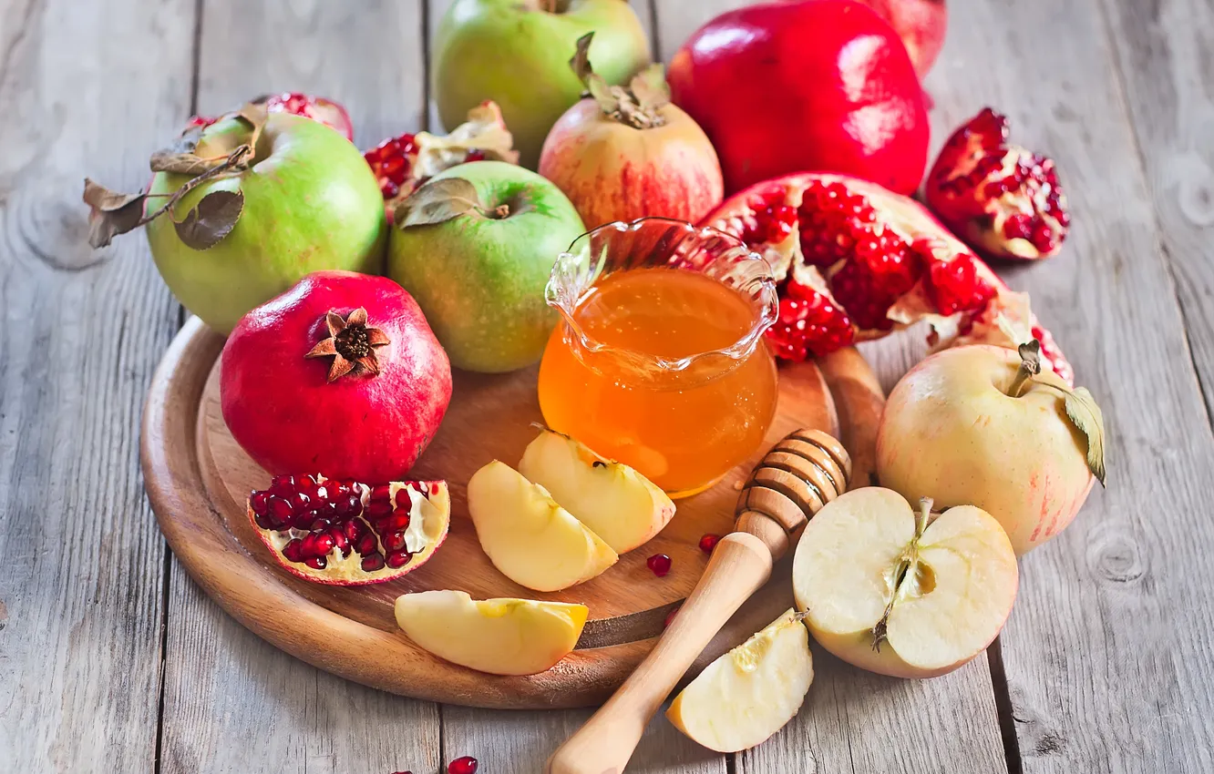 Фото обои яблоки, зерна, мед, дольки, гранат, сухие листья