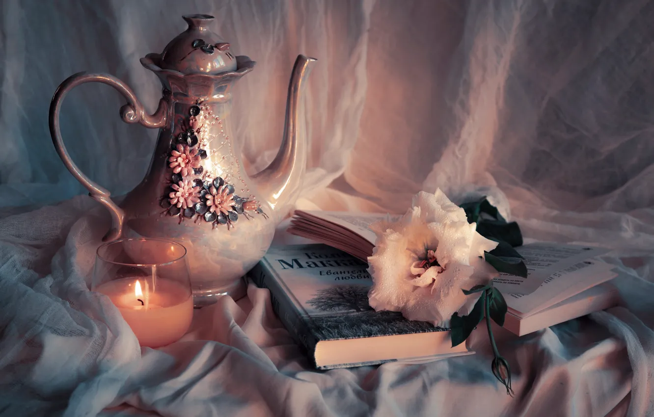 Фото обои цветок, книги, свеча, ткань, кофейник