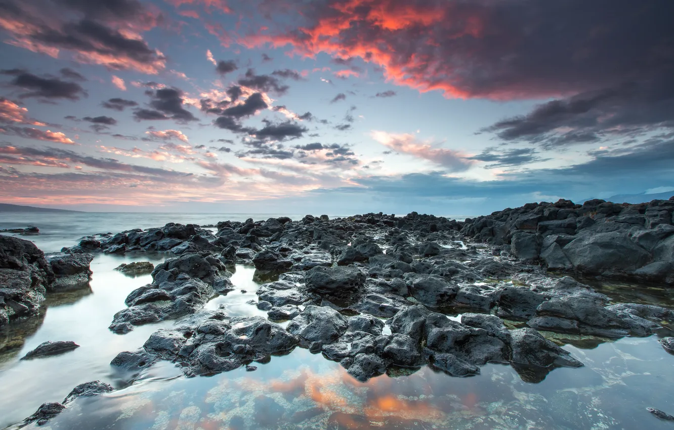 Фото обои облака, камни, океан, рассвет, берег, неьо