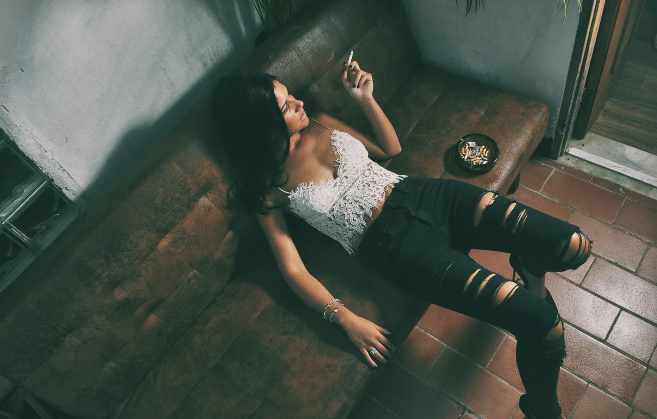 Фото обои girl, smoking, cigarette, interior, sofa