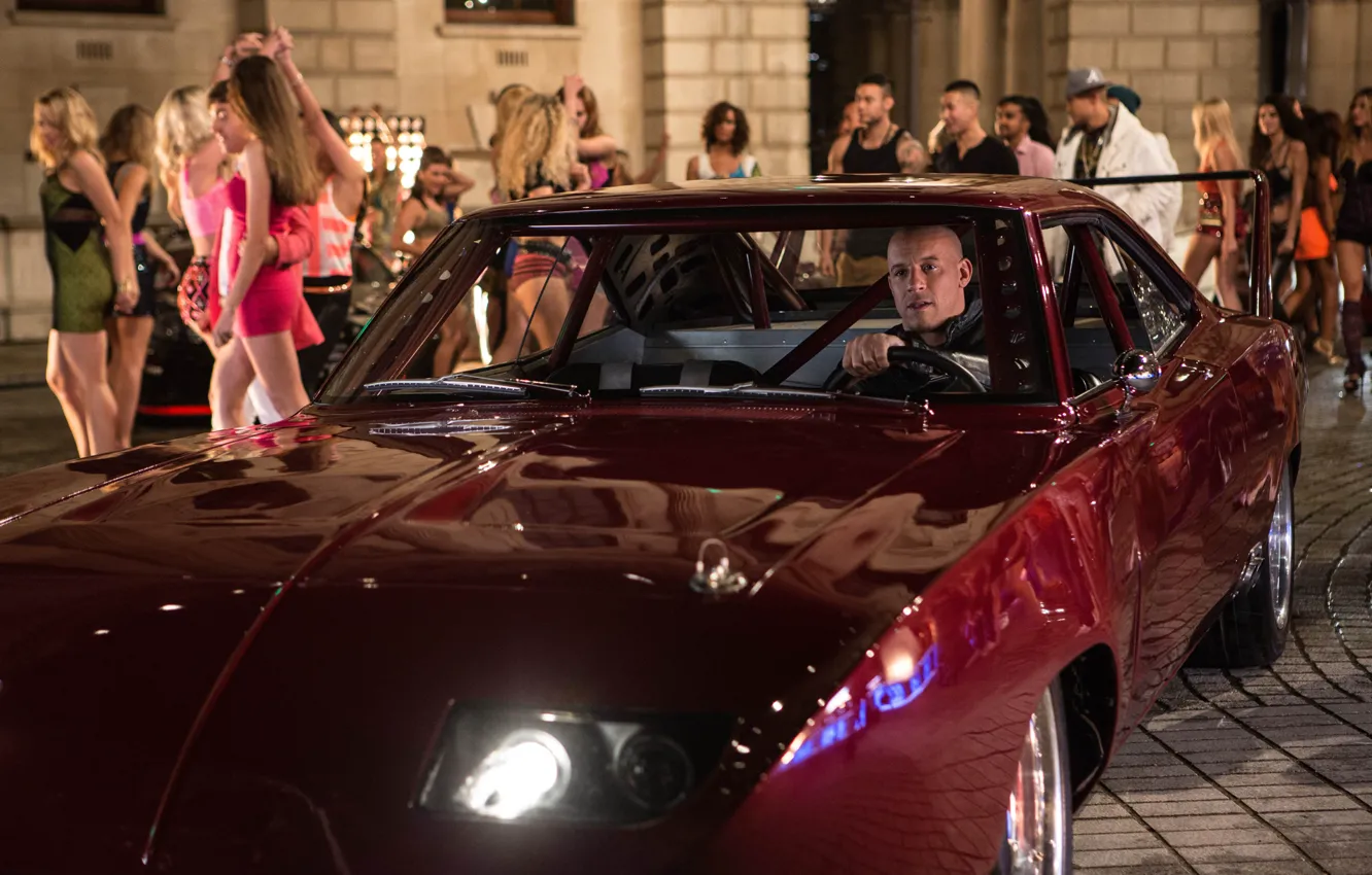 Фото обои машина, мужик, актер, Вин Дизель, Vin Diesel, Dominic Toretto, Форсаж 6, Fast &ampamp; Furious 6