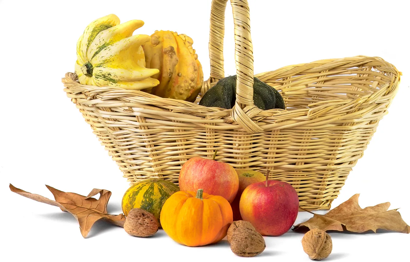 Фото обои осень, листья, корзина, яблоки, тыква, орехи, натюрморт, оыощи