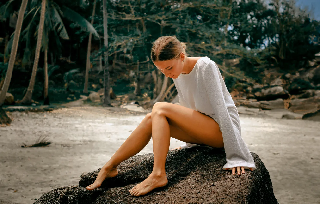 Фото обои legs, nature, barefoot, rocks, women, long sleeves, Aleksey Gurylev