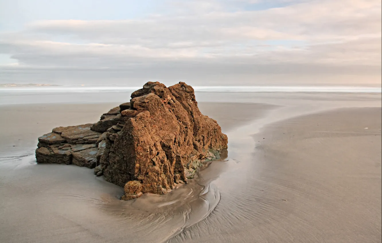 Фото обои песок, море, берег, камень, отлив, Морской пейзаж