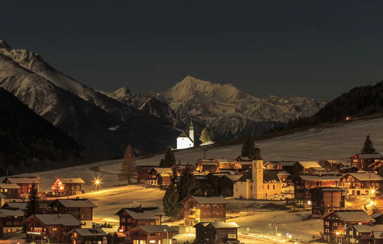 Фото обои зима, снег, горы, ночь, огни, дома, Швейцария, склон
