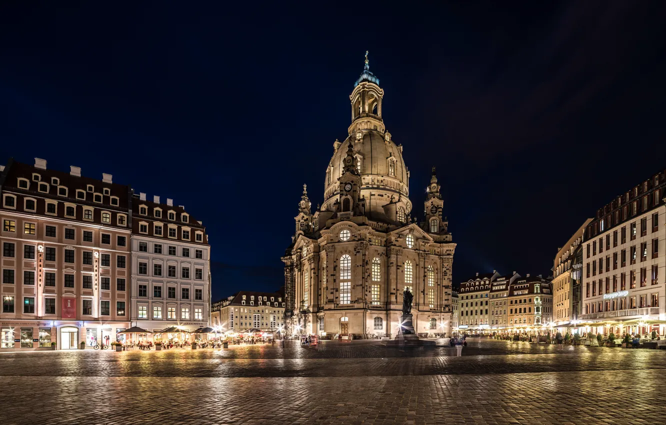 Фото обои ночь, город, люди, Германия, Дрезден, освещение, площадь, фонари